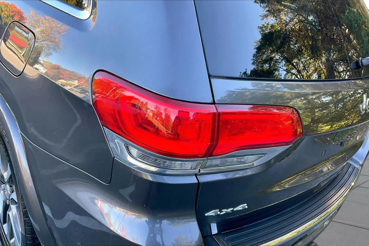 Used 2017 Granite Crystal Metallic Clearcoat Jeep Overland image 26