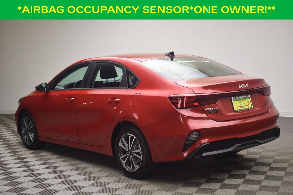 Used 2024 Currant Red Kia LXS image 4