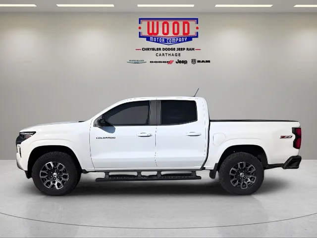 Used 2024 Summit White Chevrolet Z71 image 5