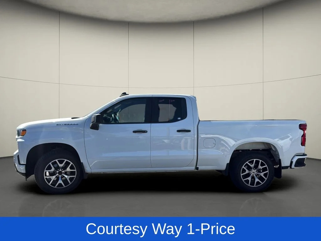 Used 2020 White Chevrolet Custom image 5
