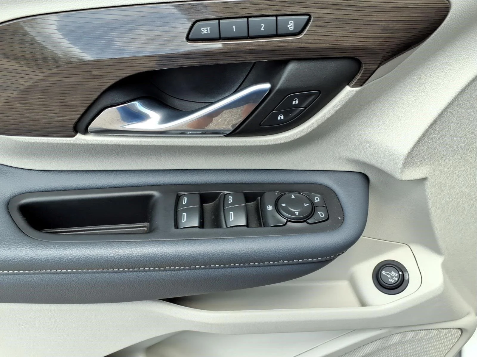 Used 2024 Summit White GMC Denali image 20