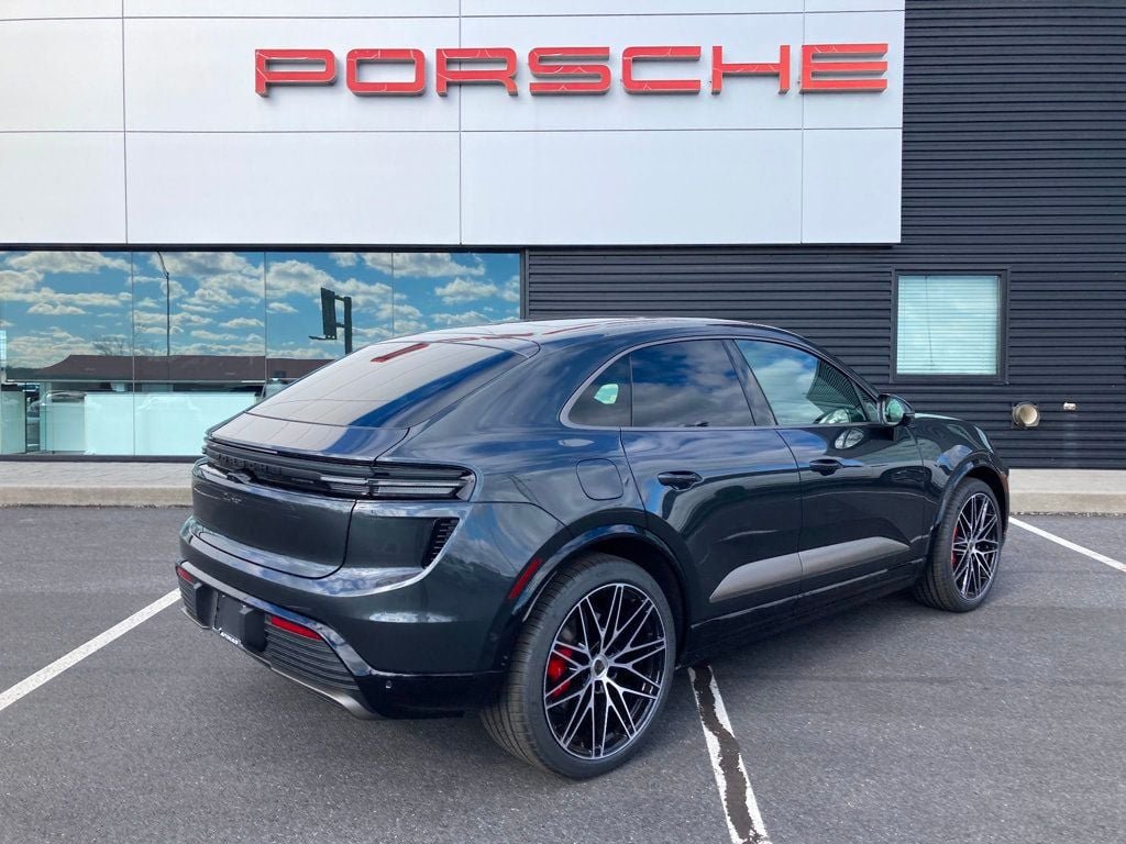 2025 Porsche Macan Turbo Electric - Photo 23