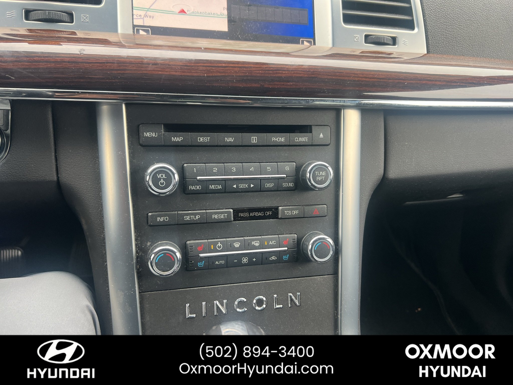 Used 2011 White Platinum Metallic Tri-Coat Lincoln Base image 12