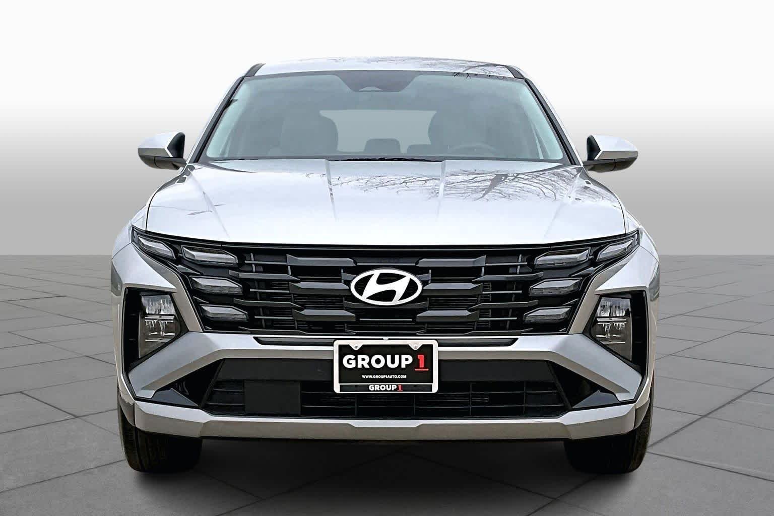 Used 2025 Shimmering Silver Hyundai SE image 4