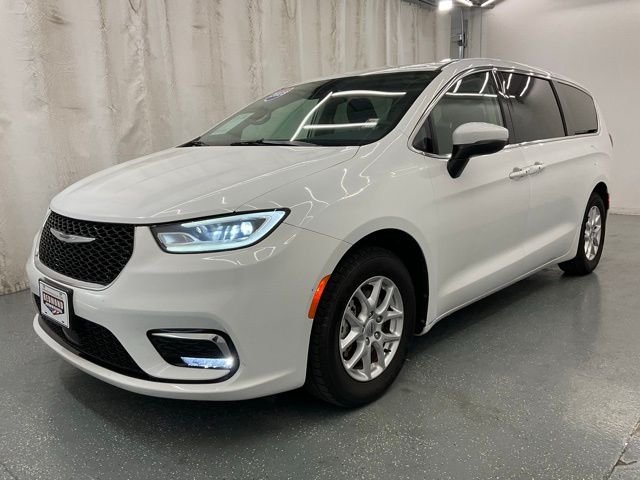 Used 2023 White Chrysler Touring L image 4