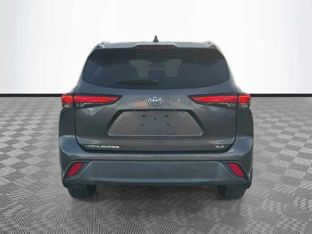 Used 2021 Magnetic Gray Metallic Toyota XLE image 6