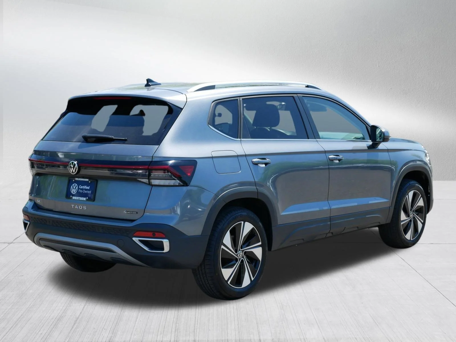 Certified Used 2025 Platinum Gray Metallic Volkswagen SE image 7
