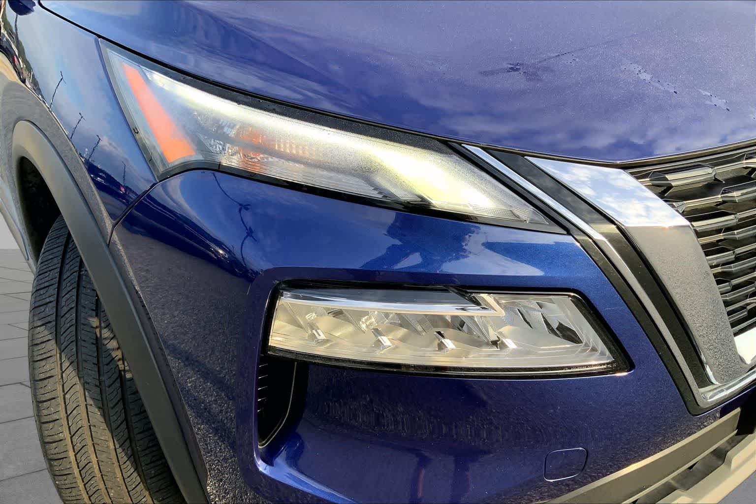Used 2023 Caspian Blue Metallic Nissan SV image 25