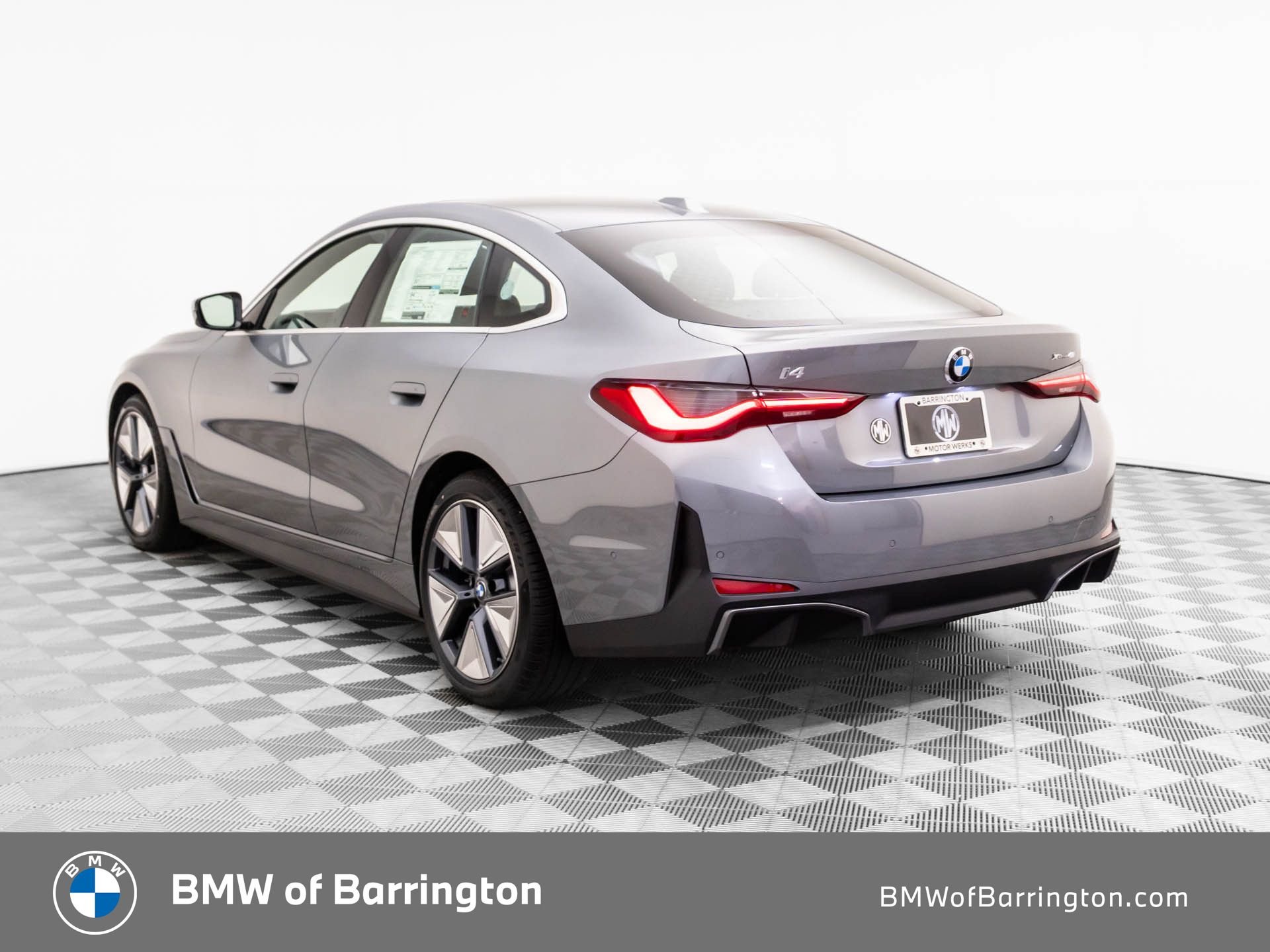New 2026 Skyscraper Grey Metallic BMW xDrive40 image 3