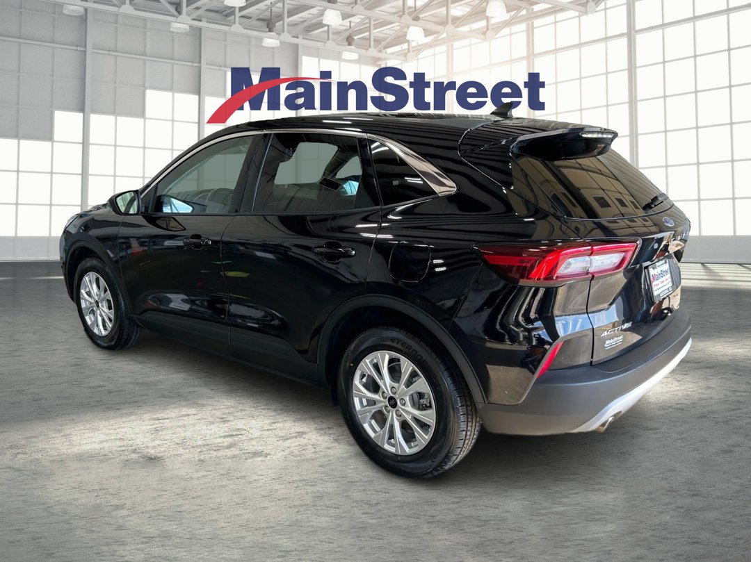 Used 2023 Black Ford Active image 3