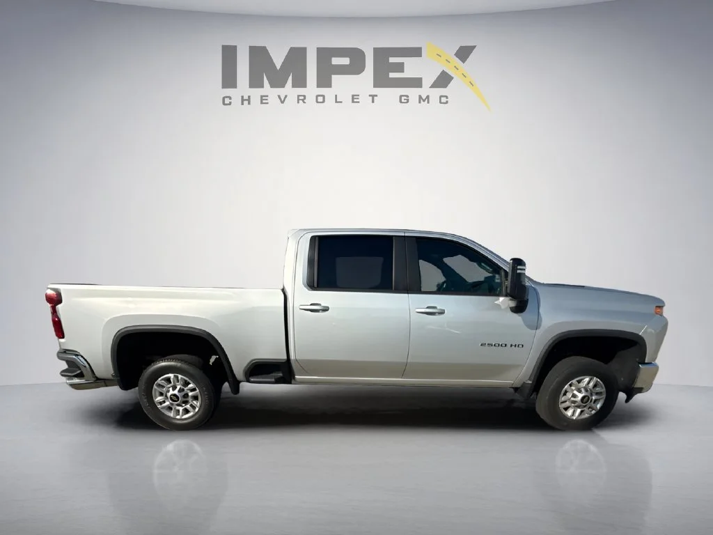 Used 2023 Silver Ice Metallic Chevrolet LT image 6