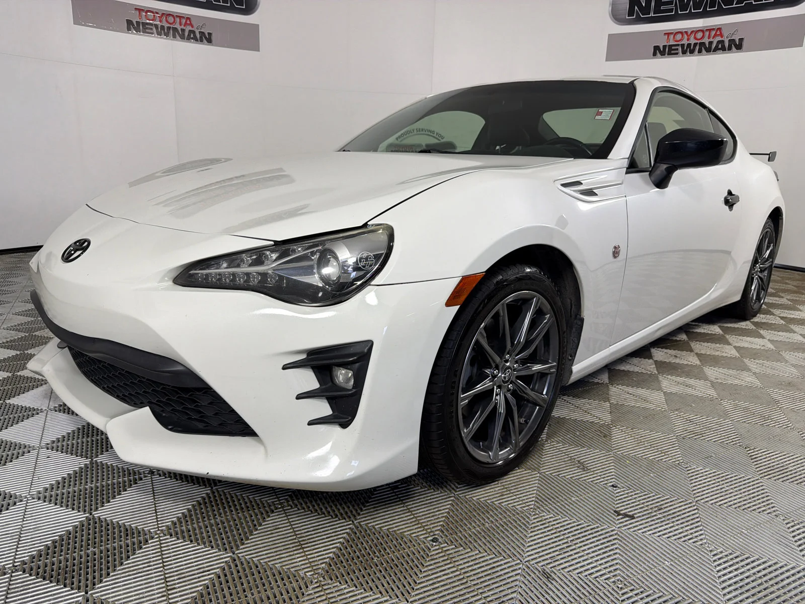 Used 2017 White Toyota  image 7