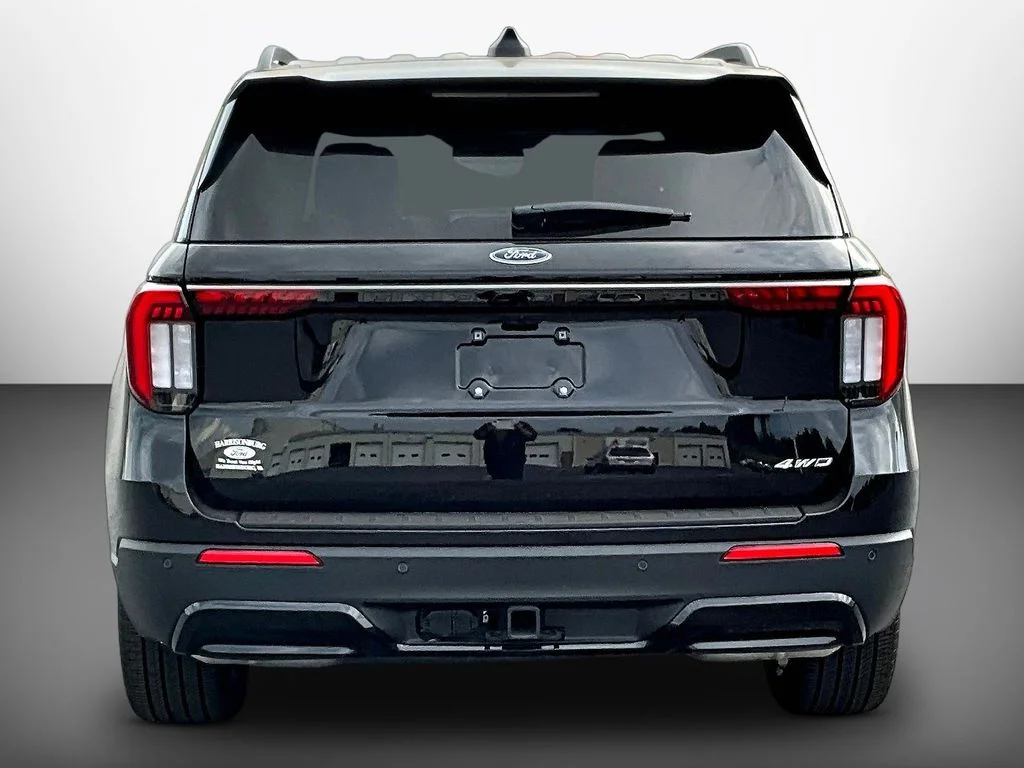 New 2026 Agate Black Metallic Ford ST-Line image 4
