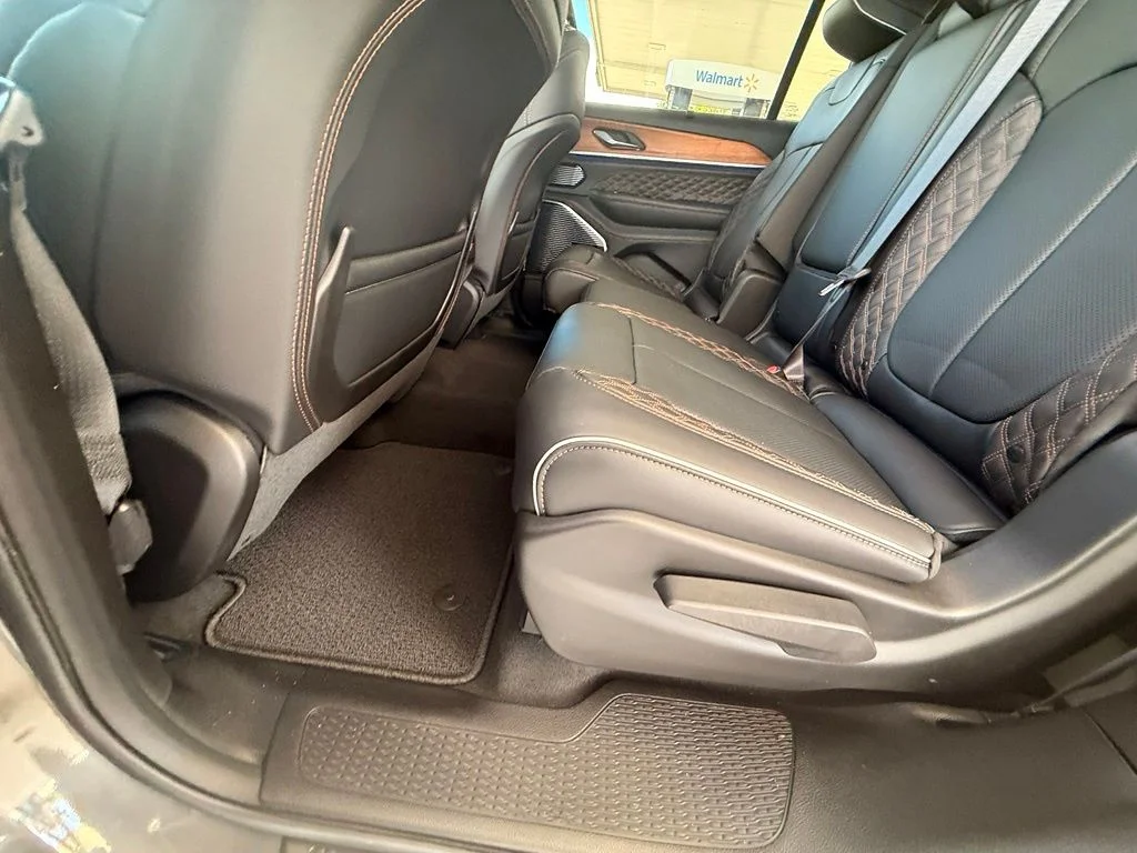 New 2026 Baltic Gray Metallic Clear-Coat Exterior Paint Jeep Summit image 30
