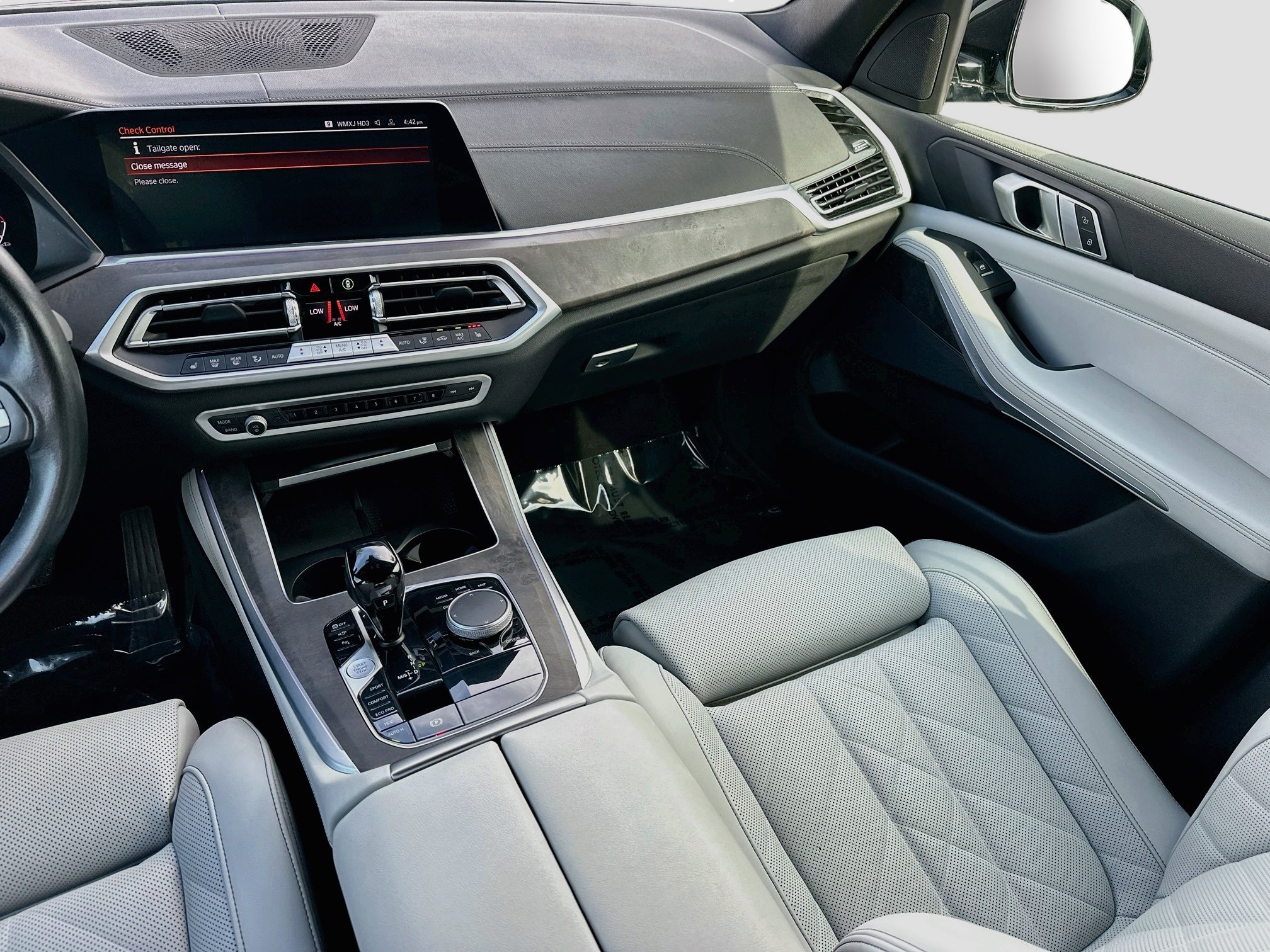 Used 2023 Phytonic Blue Metallic BMW xDrive40i image 24
