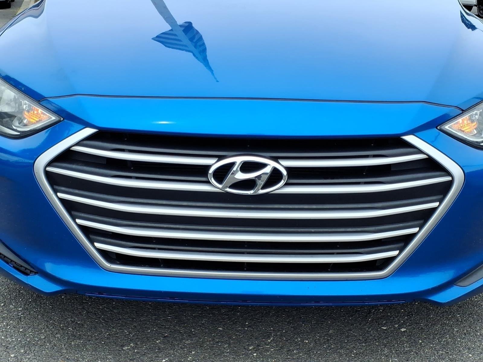 Used 2017 Electric Blue Hyundai SE image 13