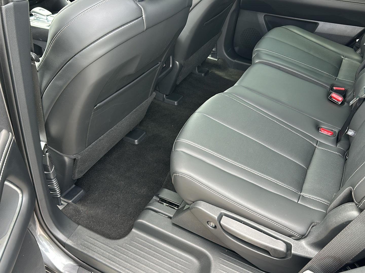 Certified Used 2025 Graphite Shadow INFINITI LUXE image 23