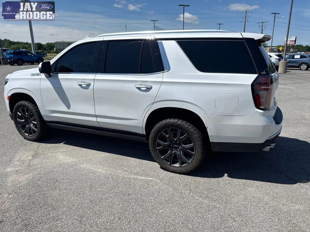 Used 2023 Iridescent Pearl Tricoat Chevrolet High Country image 5
