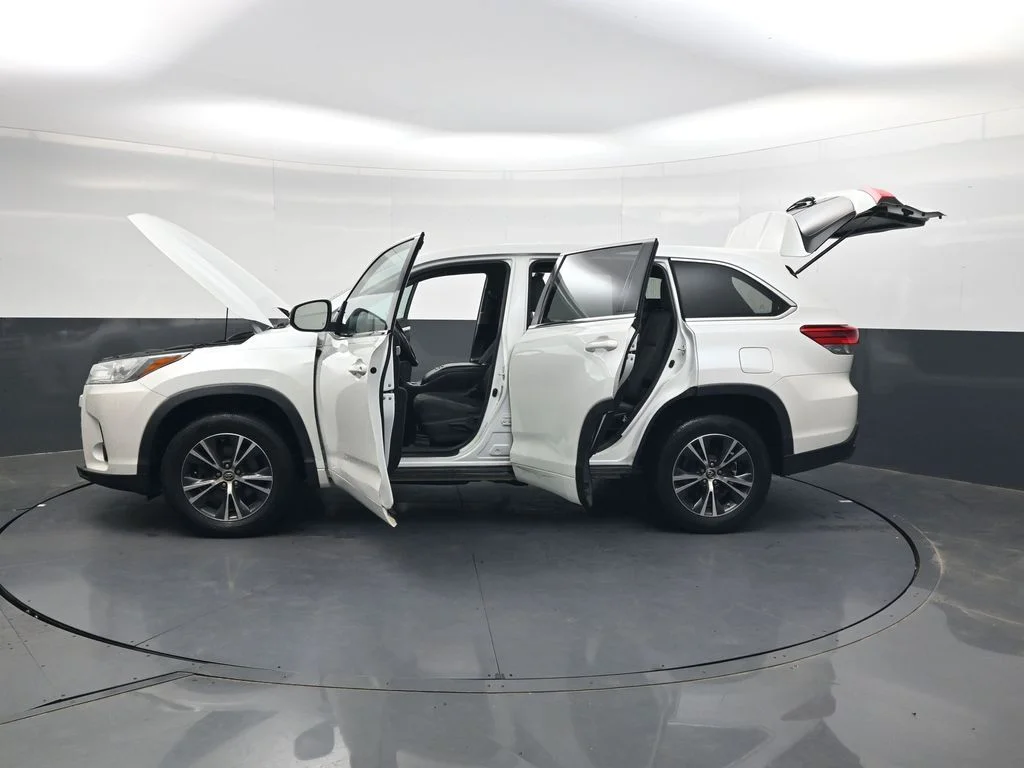 Used 2018 Blizzard Pearl Toyota LE image 36