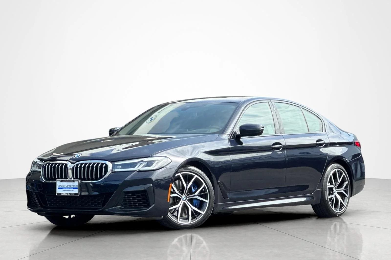 Used 2023 Carbon Black Metallic BMW 540i xDrive image 1