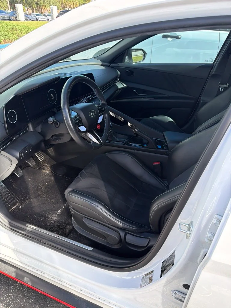 Used 2023 White Hyundai Base image 4