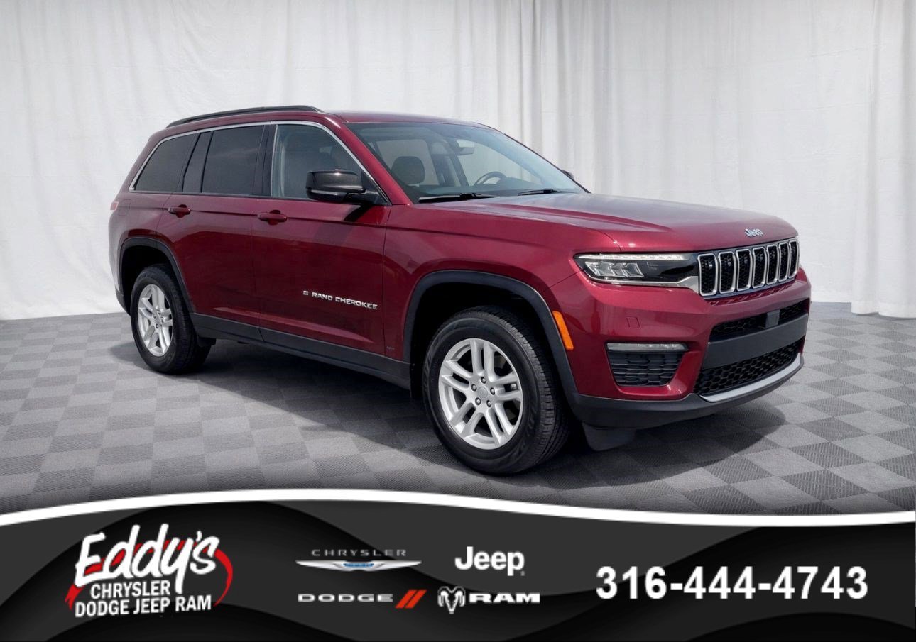 Used 2025 Velvet Red Pearlcoat Jeep Laredo X image 1