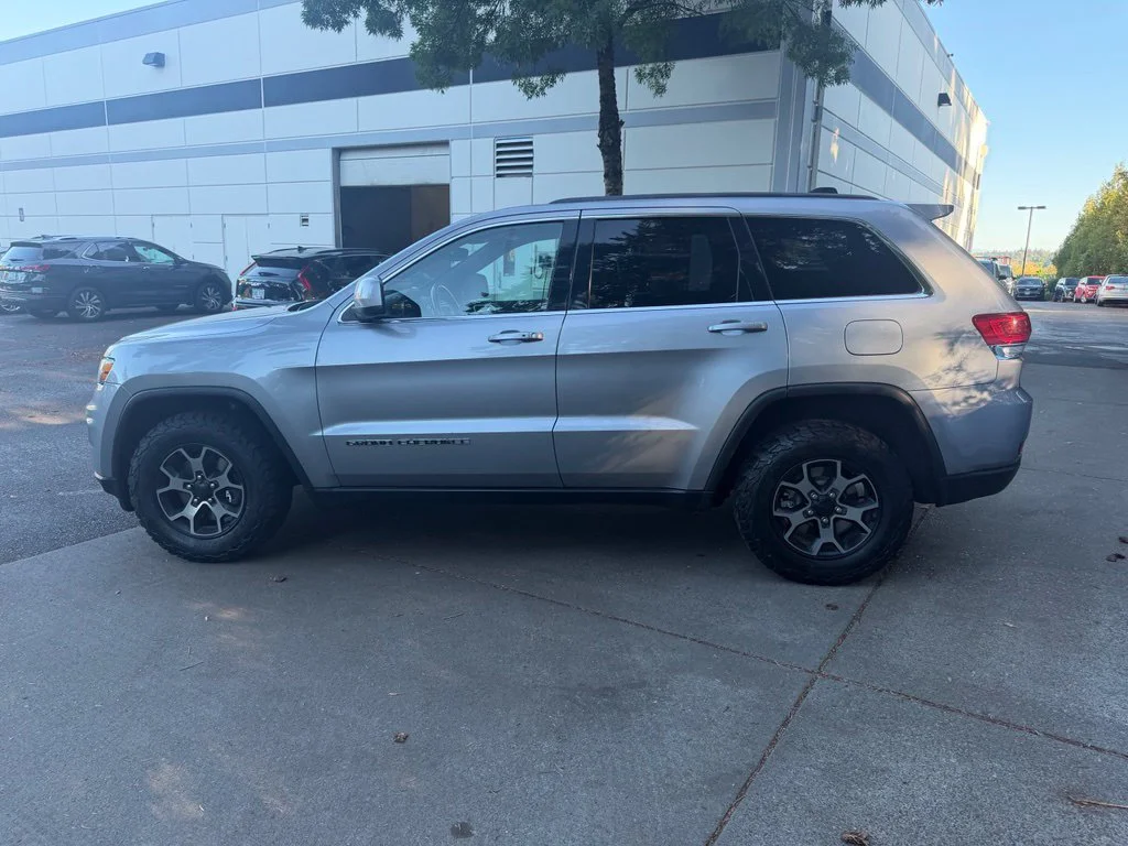 Used 2017 Billet Silver Metallic Jeep Laredo image 7