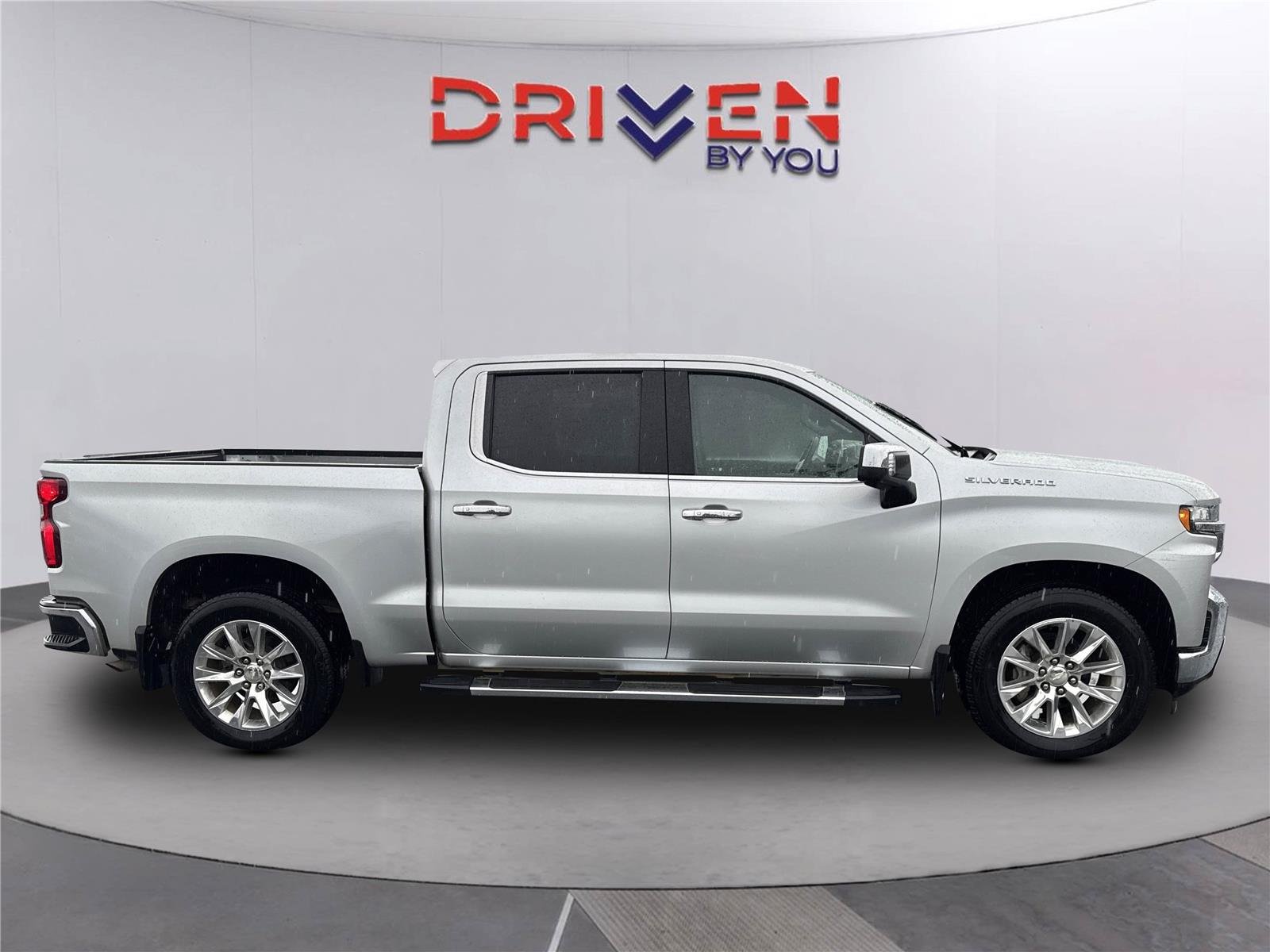 Used 2019 SILVER ICE METALLIC Chevrolet LTZ image 3