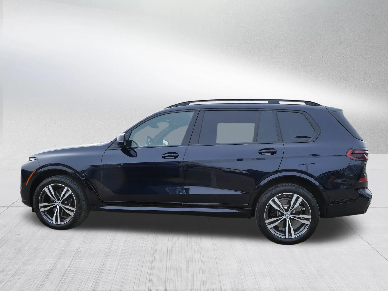 Used 2026 Carbon Black Metallic BMW xDrive40i image 2
