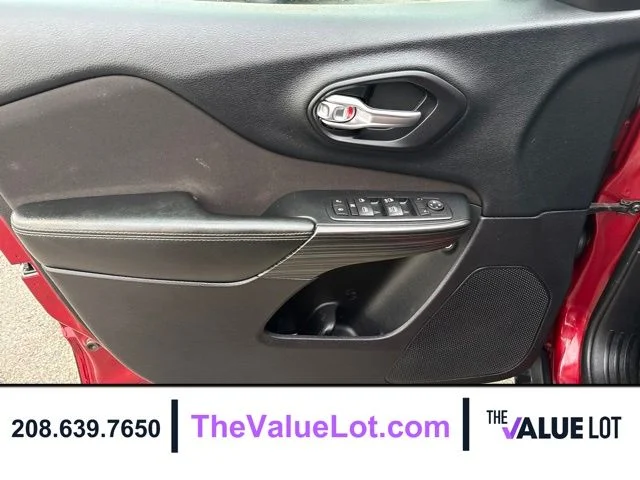 Used 2016 Red Jeep Latitude image 20