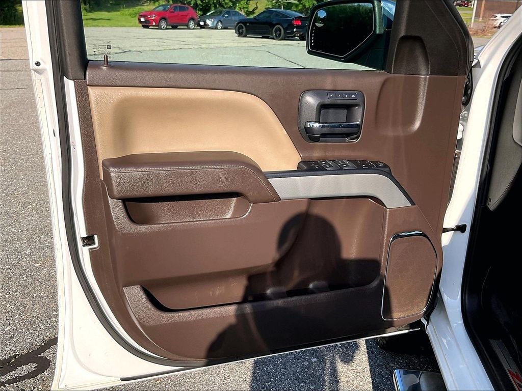 Used 2018 White Chevrolet LTZ image 9