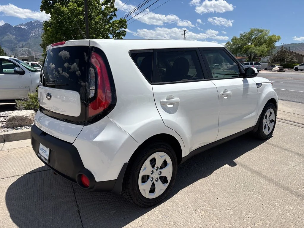 Used 2015 White Kia Base image 4