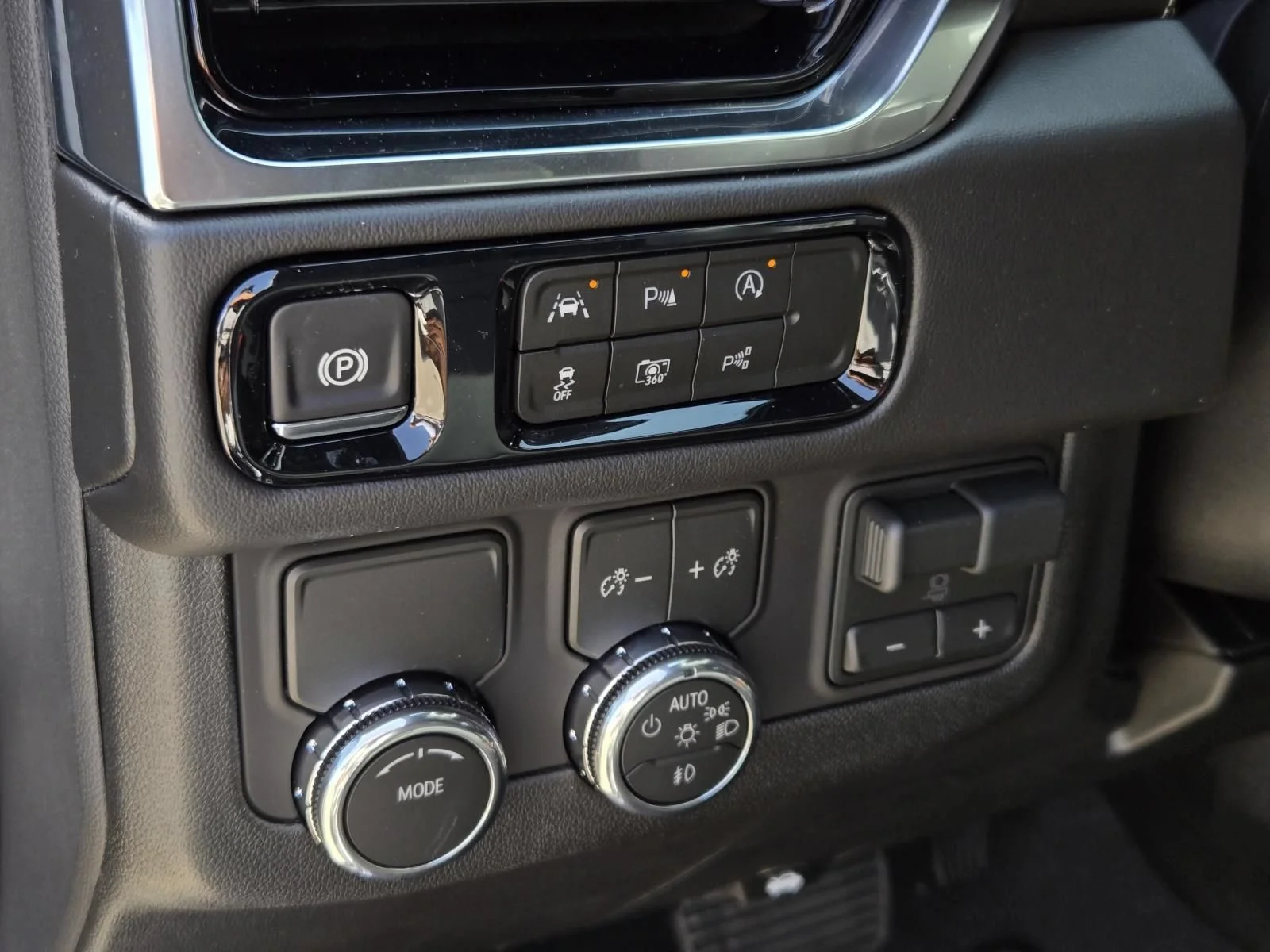 New 2026 Glacier White Tricoat GMC Denali image 8
