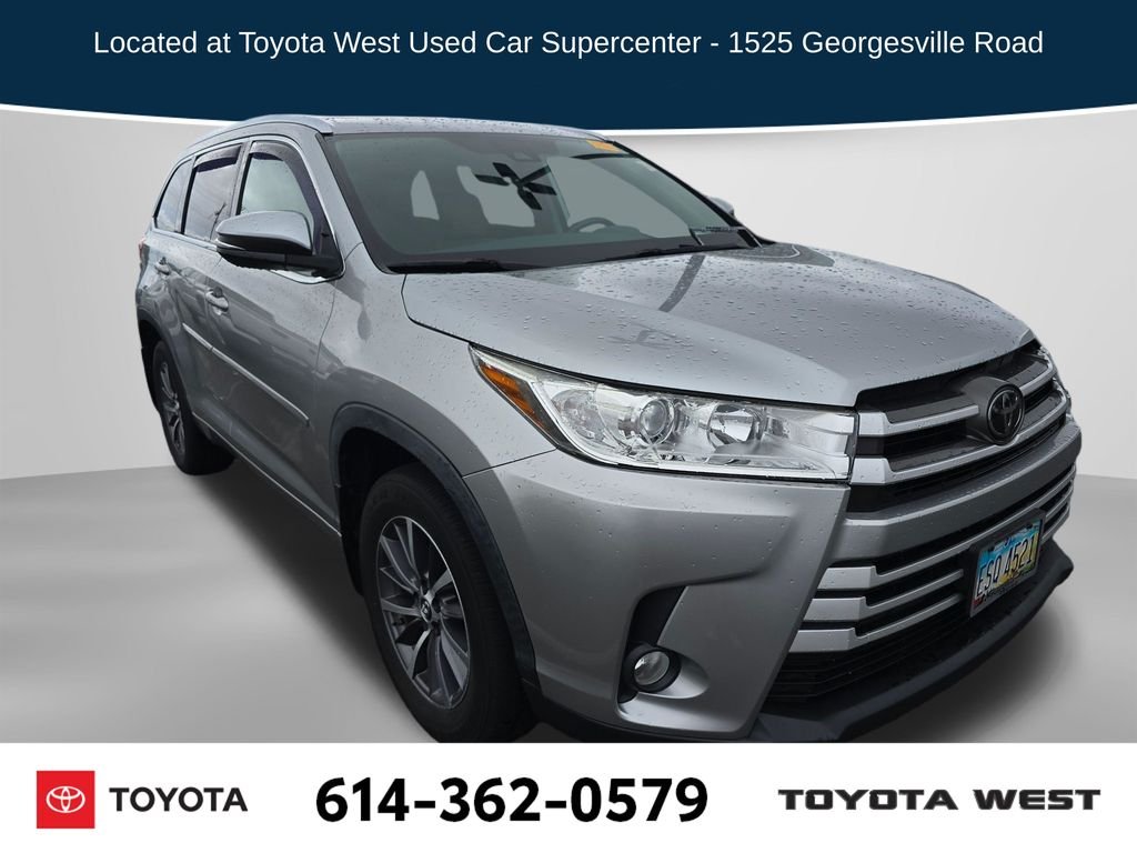 Used 2018 Silver Toyota XLE image 1