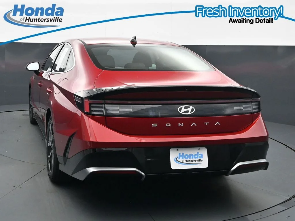 Used 2025 Red Hyundai SEL image 8
