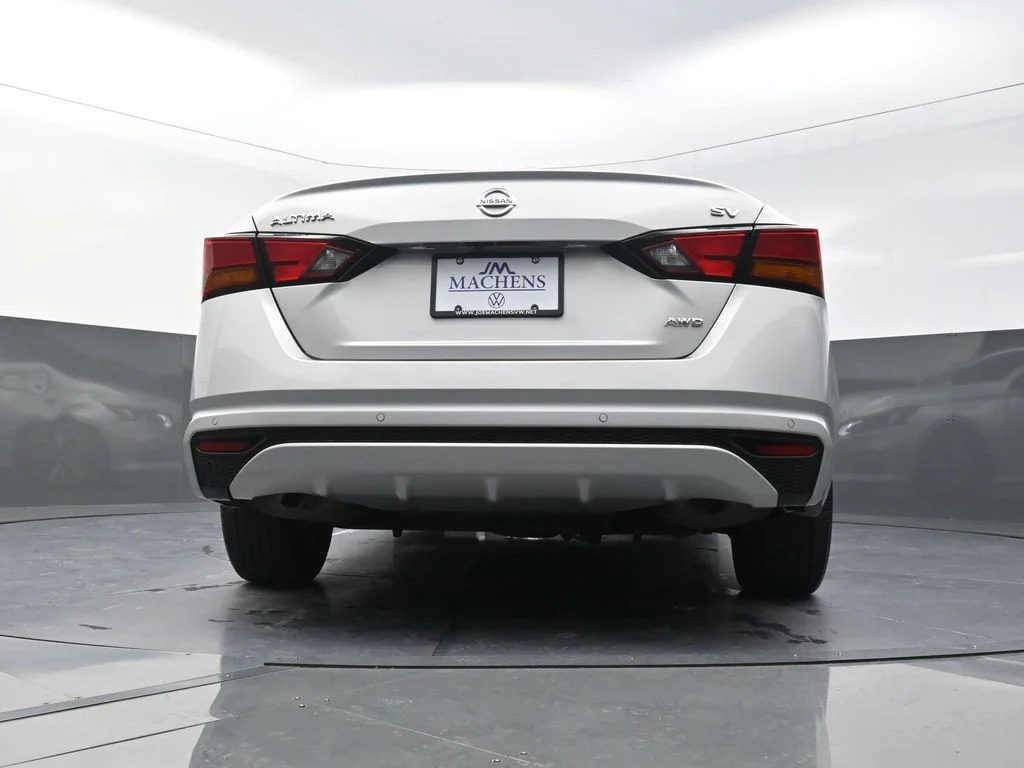 Used 2022 Silver Nissan 2.5 SV image 26
