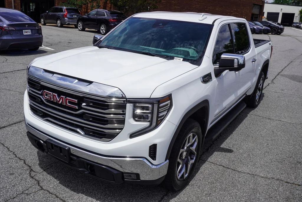 Used 2022 White GMC SLT image 40