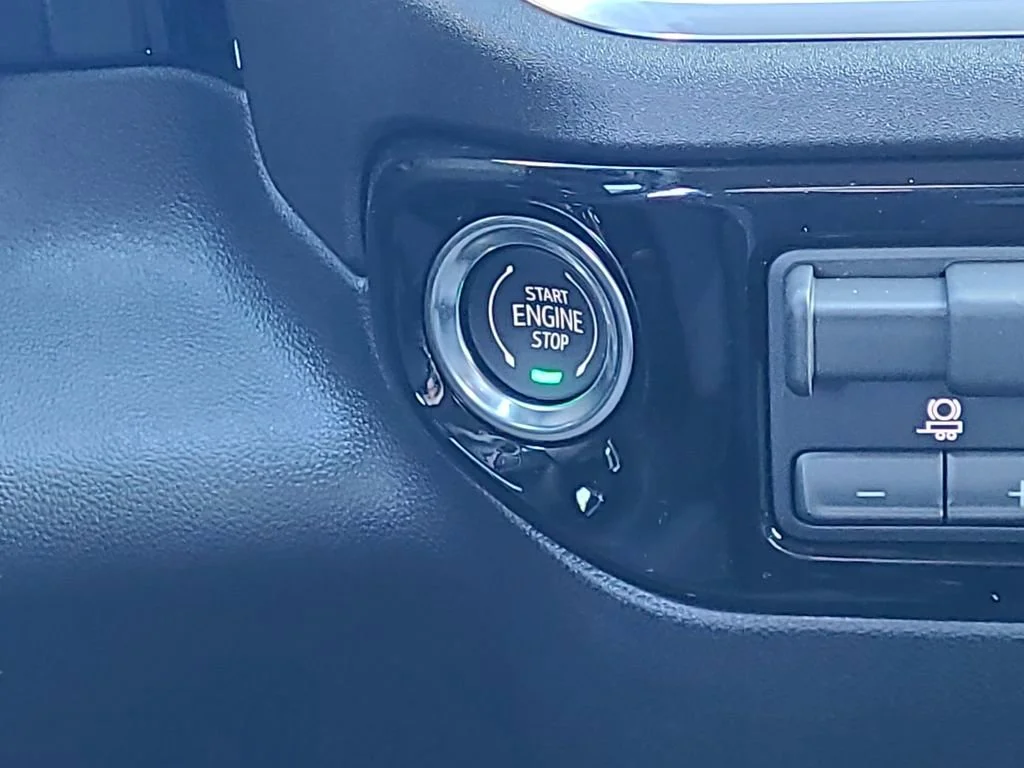 New 2026 Sterling Metallic GMC Elevation image 23