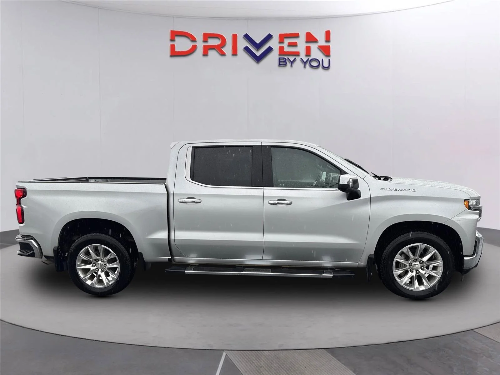 Used 2019 SILVER ICE METALLIC Chevrolet LTZ image 3