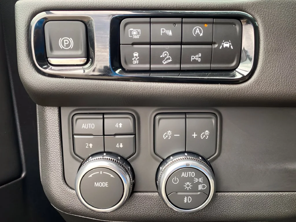 Used 2025 Onyx Black GMC AT4 image 21