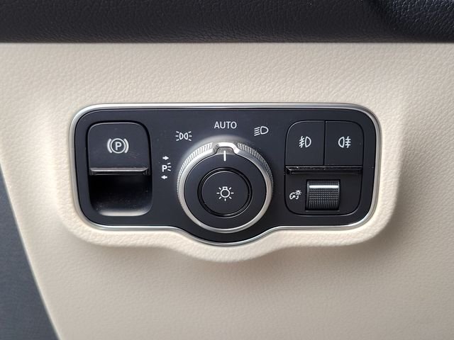 Used 2022 Black Mercedes-Benz GLB 250 image 24