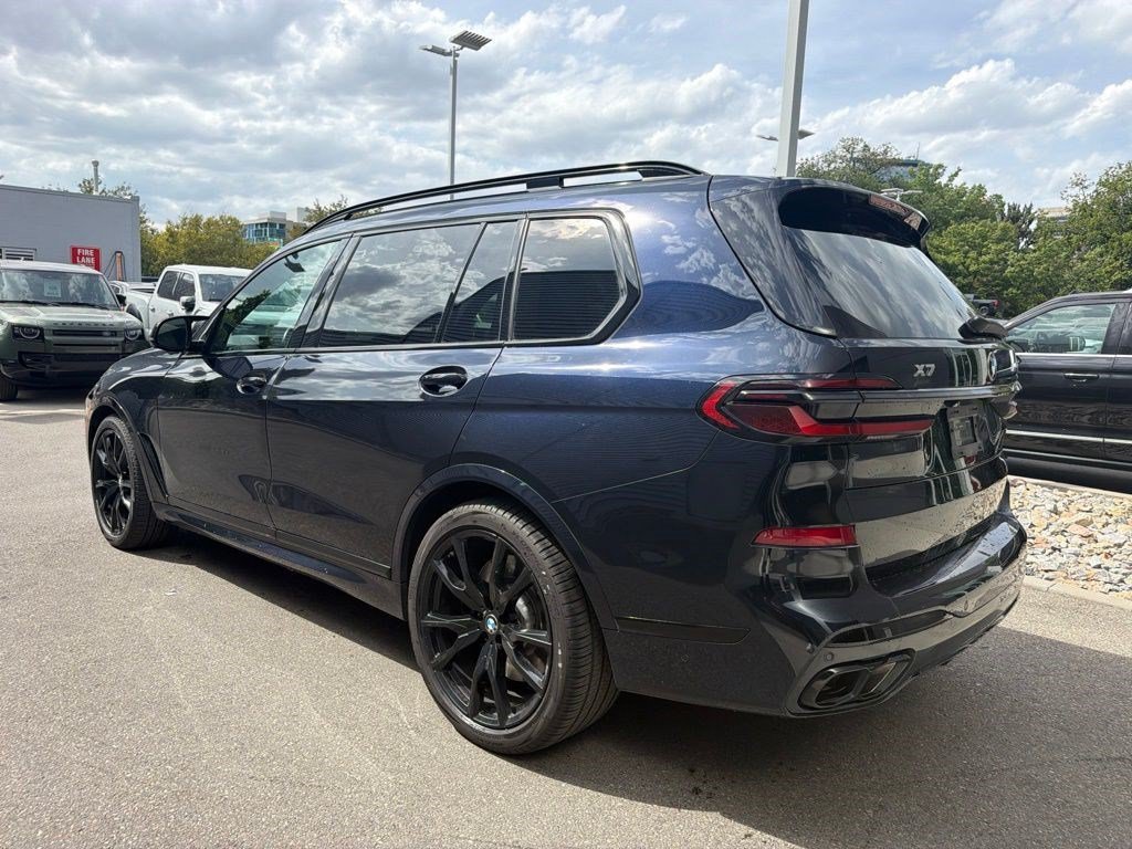 Used 2025 Carbon Black Metallic BMW M60i image 4