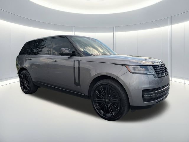 Used 2025 Eiger Grey Metallic Land Rover SE image 7