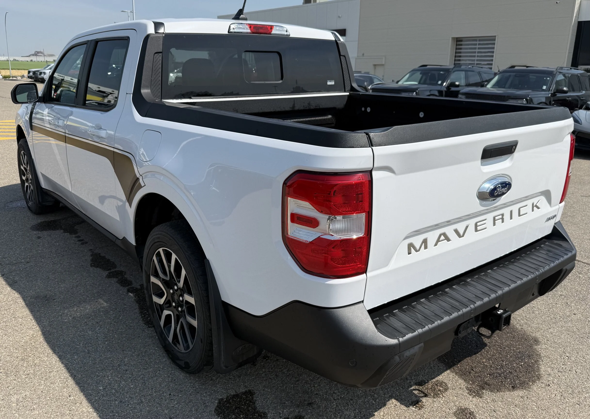 Used 2022 WHITE Ford LARIAT SuperCrew   AWD **New Arrival** image 3
