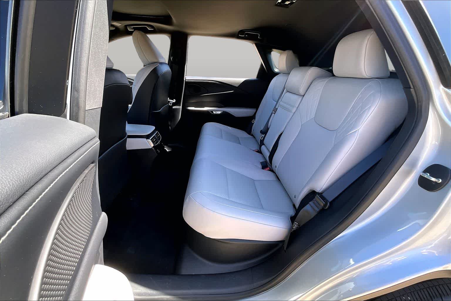 2025 Lexus RX 350 - Photo 38