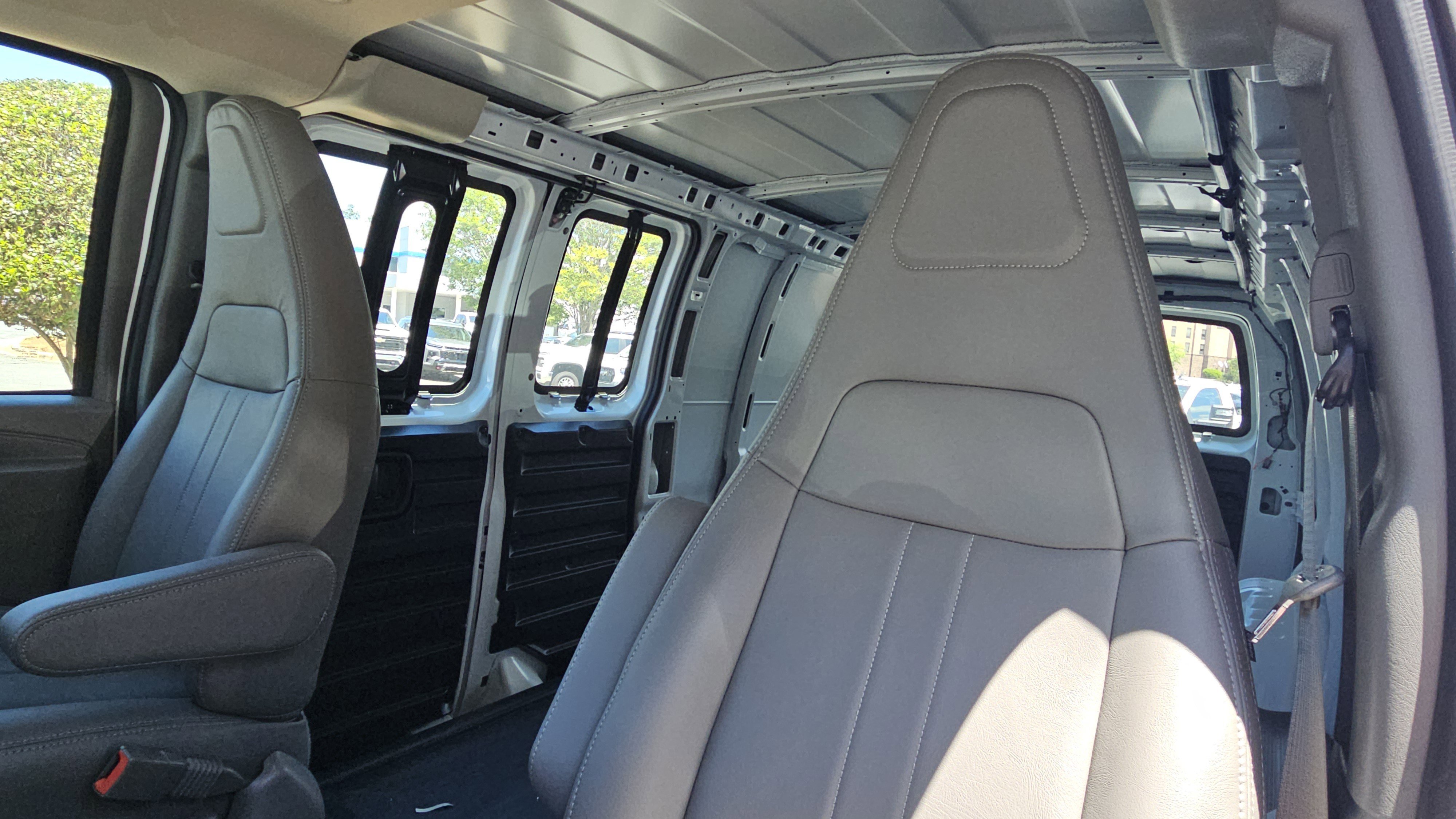 2025 Chevrolet Express Cargo Work Van - Photo 13