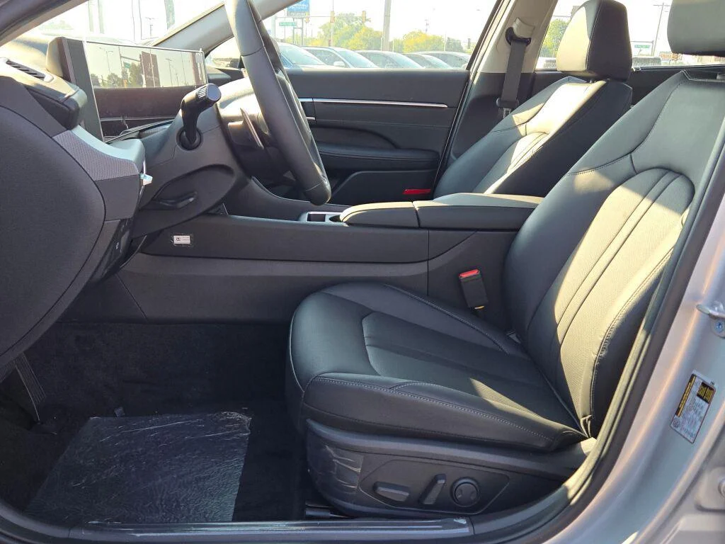 2025 Hyundai Sonata Hybrid Limited - Photo 22