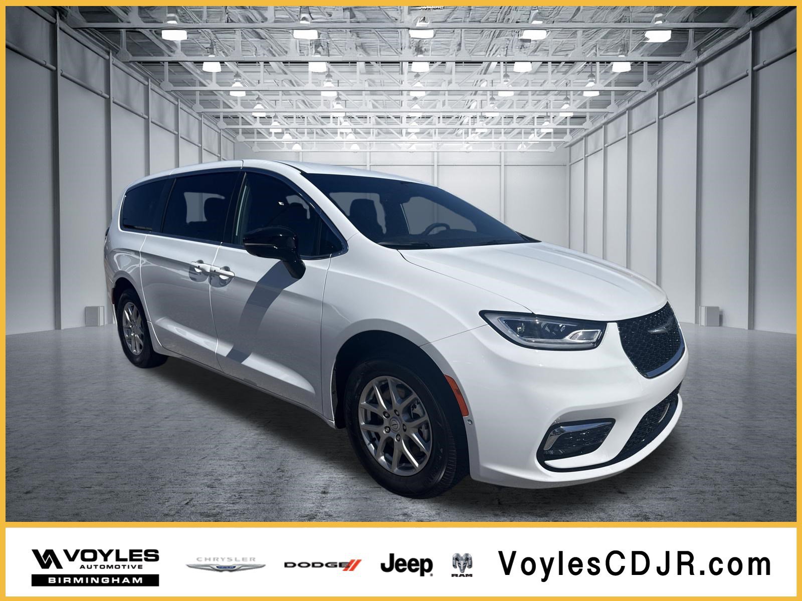 2026 Chrysler Pacifica Select's photo