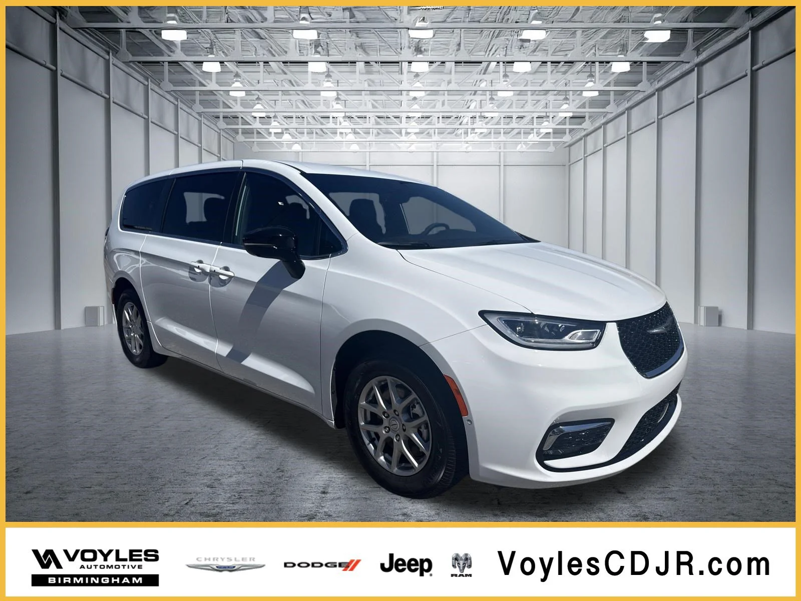2026 Chrysler Pacifica Select's photo