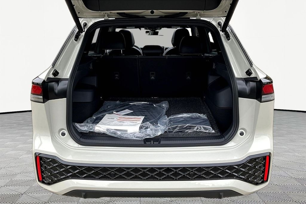 New 2026 Beige Volkswagen 2.0T SE R-Line Black image 27